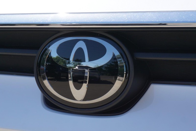 Toyota Grand Highlander Vehicle Full-screen Gallery Image 11