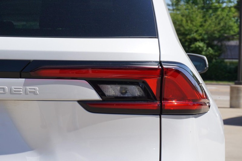 Toyota Grand Highlander Vehicle Full-screen Gallery Image 17