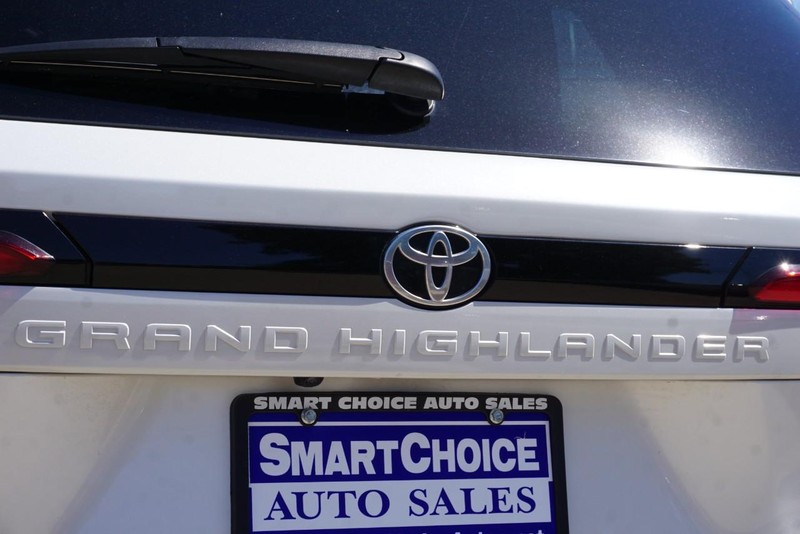 Toyota Grand Highlander Vehicle Full-screen Gallery Image 18