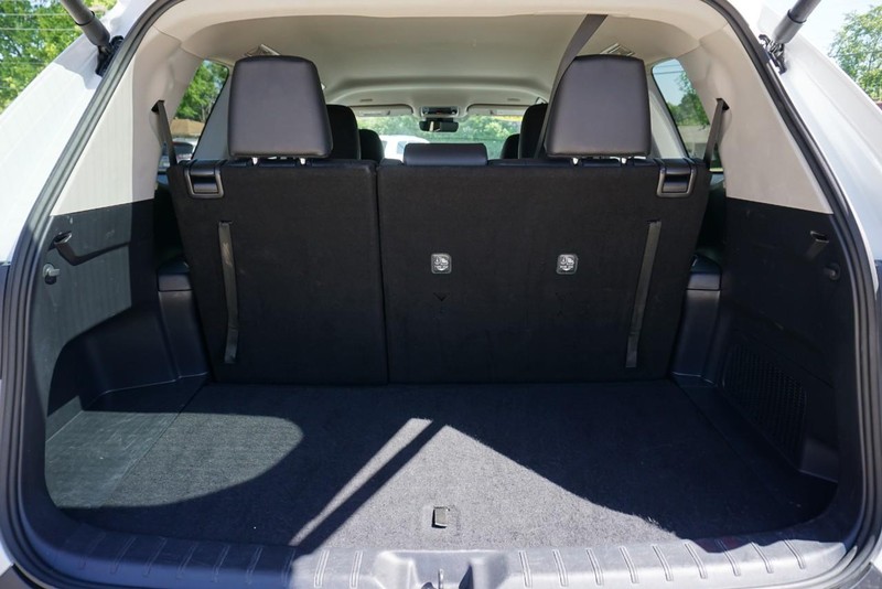 Toyota Grand Highlander Vehicle Full-screen Gallery Image 21