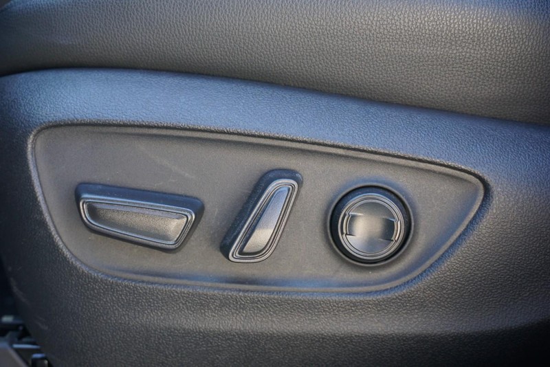 Toyota Grand Highlander Vehicle Full-screen Gallery Image 23