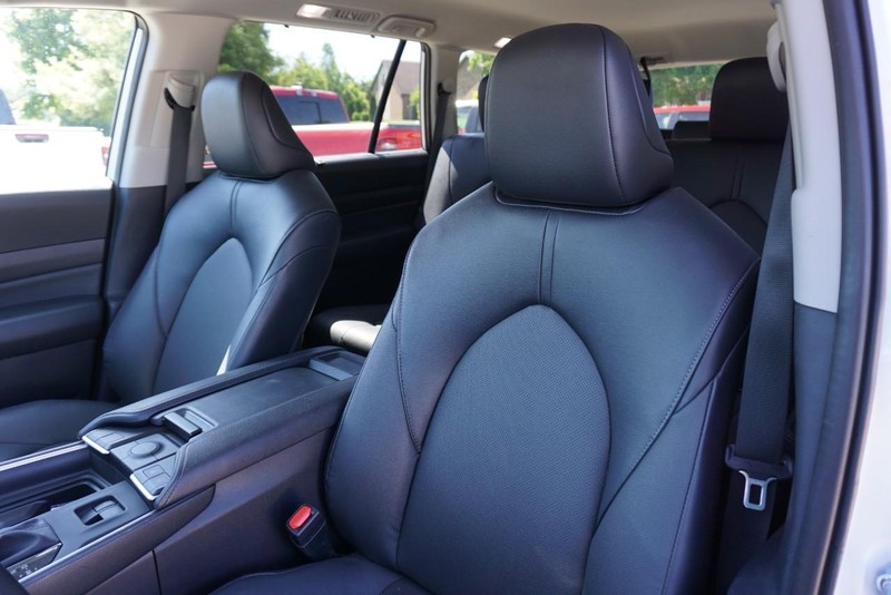 Toyota Grand Highlander Vehicle Full-screen Gallery Image 24