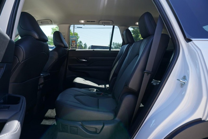 Toyota Grand Highlander Vehicle Full-screen Gallery Image 25