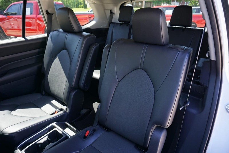 Toyota Grand Highlander Vehicle Full-screen Gallery Image 26