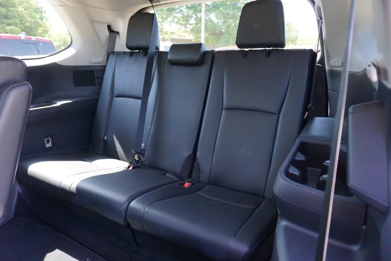 Toyota Grand Highlander Vehicle Full-screen Gallery Image 27