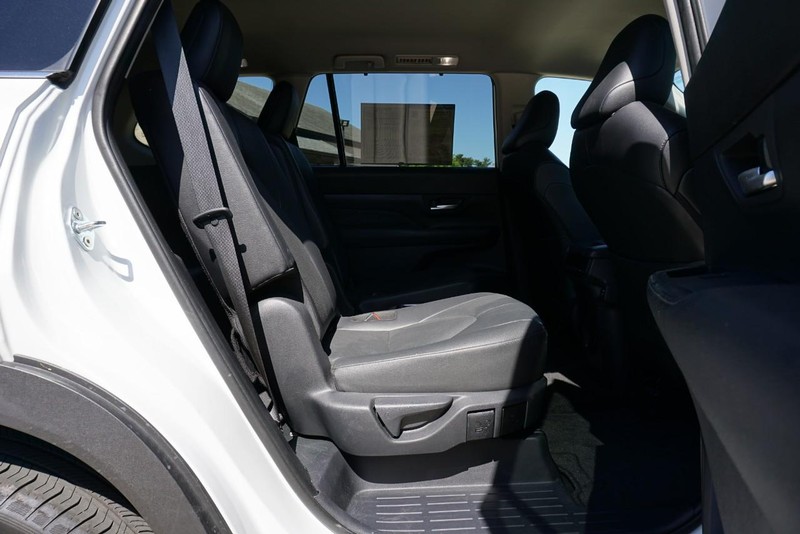 Toyota Grand Highlander Vehicle Full-screen Gallery Image 28
