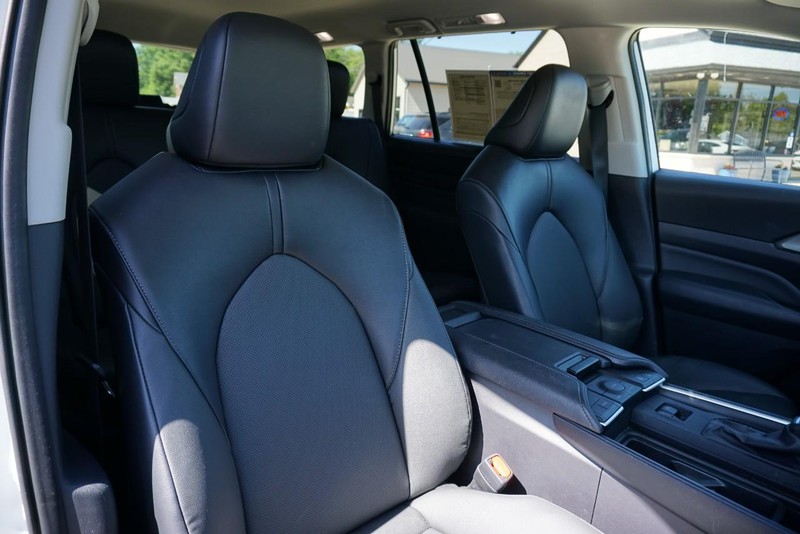 Toyota Grand Highlander Vehicle Full-screen Gallery Image 32