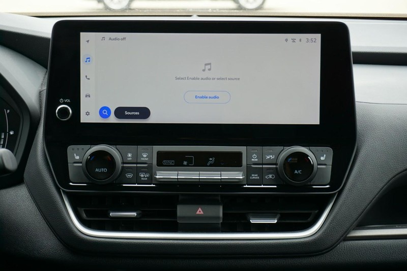 Toyota Grand Highlander Vehicle Full-screen Gallery Image 35