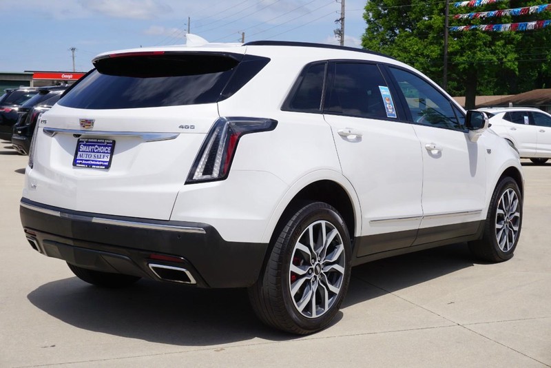 Cadillac XT5 Vehicle Full-screen Gallery Image 03