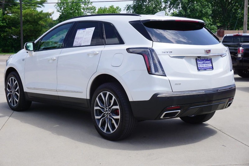 Cadillac XT5 Vehicle Full-screen Gallery Image 05
