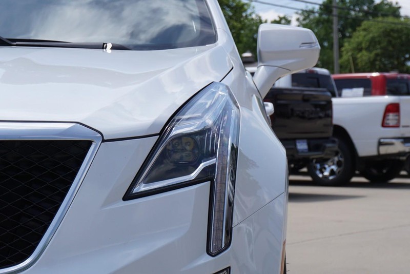 Cadillac XT5 Vehicle Full-screen Gallery Image 10