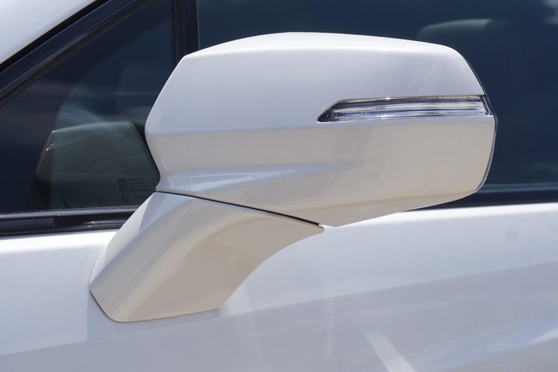 Cadillac XT5 Vehicle Full-screen Gallery Image 11