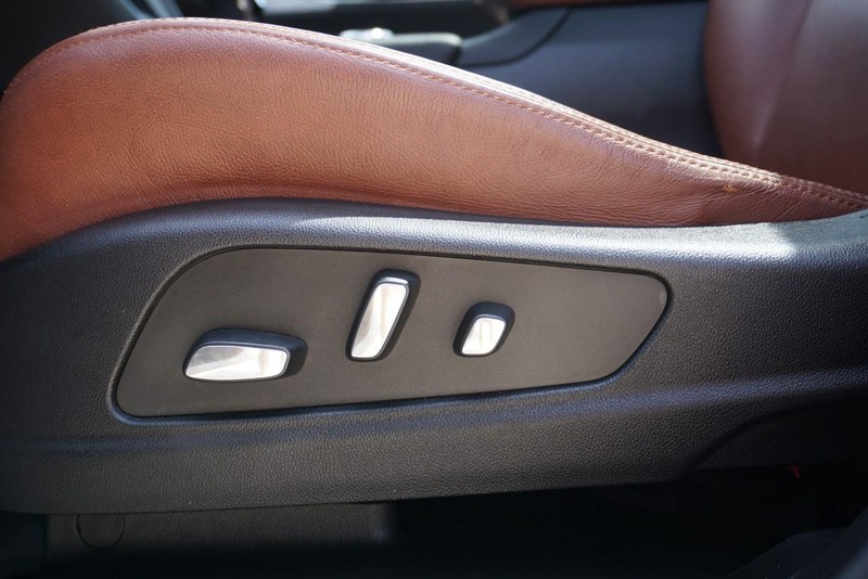 Cadillac XT5 Vehicle Full-screen Gallery Image 22