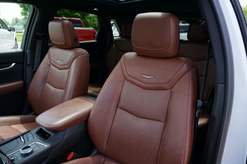Cadillac XT5 Vehicle Full-screen Gallery Image 23