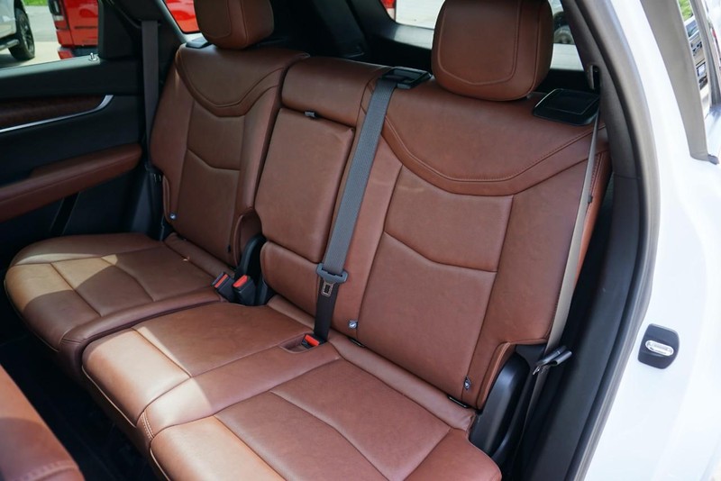 Cadillac XT5 Vehicle Full-screen Gallery Image 25