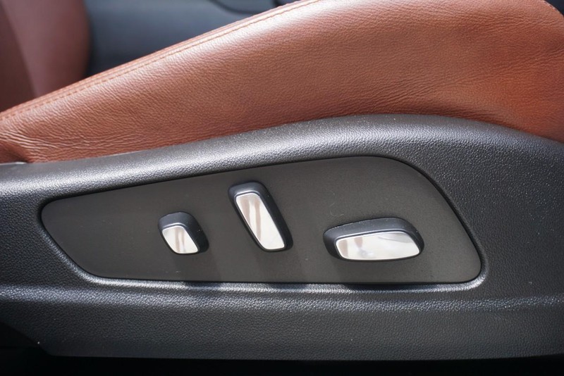 Cadillac XT5 Vehicle Full-screen Gallery Image 29