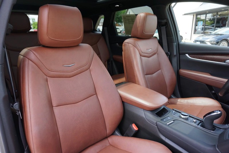 Cadillac XT5 Vehicle Full-screen Gallery Image 30