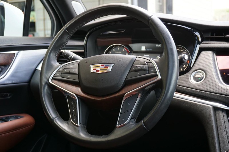 Cadillac XT5 Vehicle Full-screen Gallery Image 32