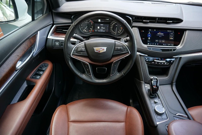 Cadillac XT5 Vehicle Full-screen Gallery Image 36
