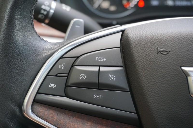 Cadillac XT5 Vehicle Full-screen Gallery Image 38