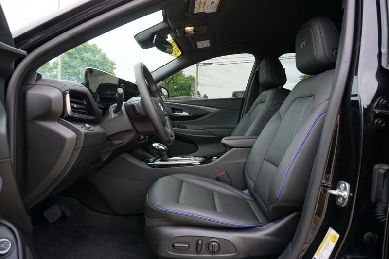 Buick Envista Vehicle Full-screen Gallery Image 24