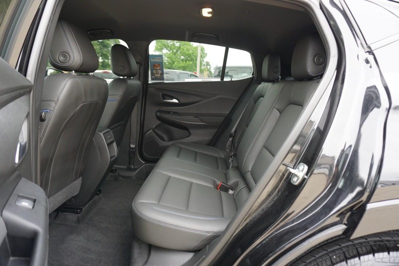 Buick Envista Vehicle Full-screen Gallery Image 28
