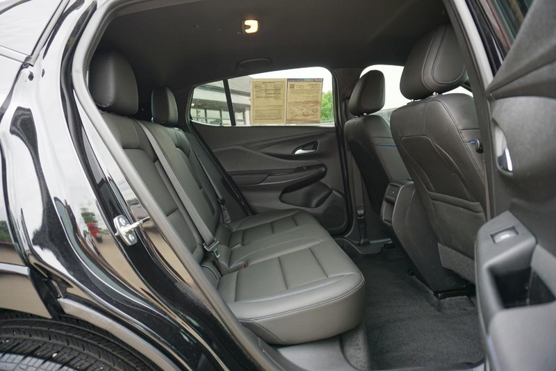 Buick Envista Vehicle Full-screen Gallery Image 30