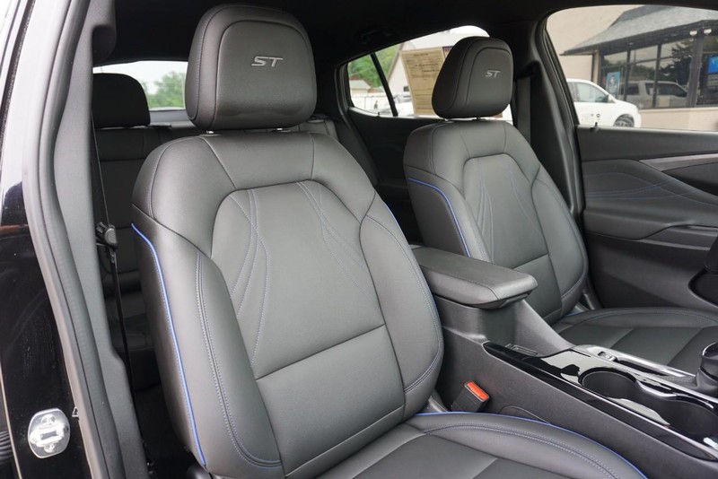 Buick Envista Vehicle Full-screen Gallery Image 33