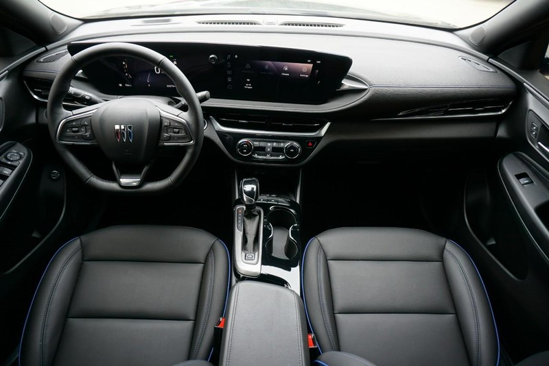 Buick Envista Vehicle Full-screen Gallery Image 35