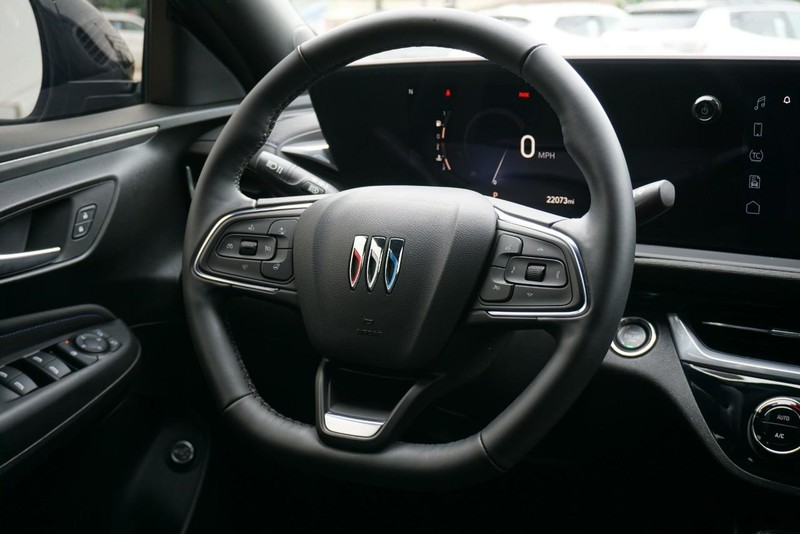 Buick Envista Vehicle Full-screen Gallery Image 36