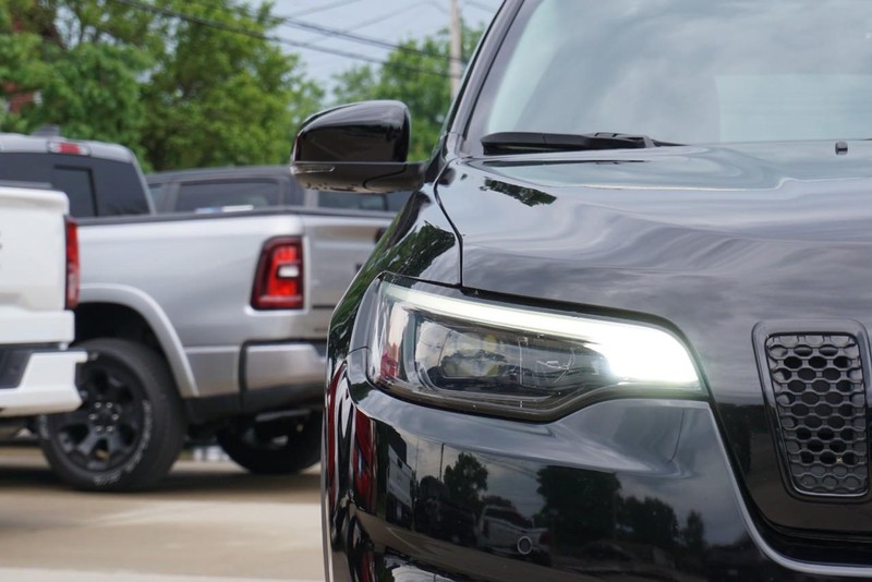 Jeep Cherokee Vehicle Full-screen Gallery Image 09
