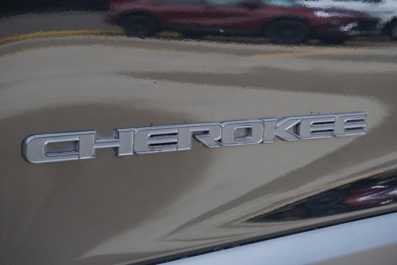 Jeep Cherokee Vehicle Full-screen Gallery Image 15