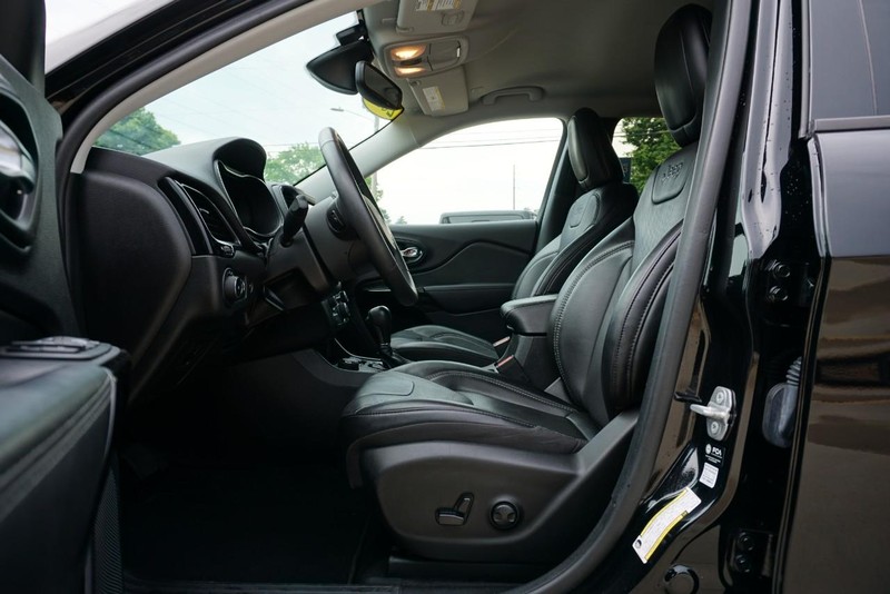 Jeep Cherokee Vehicle Full-screen Gallery Image 20