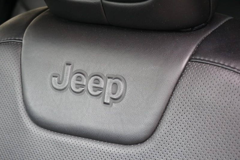 Jeep Cherokee Vehicle Full-screen Gallery Image 23