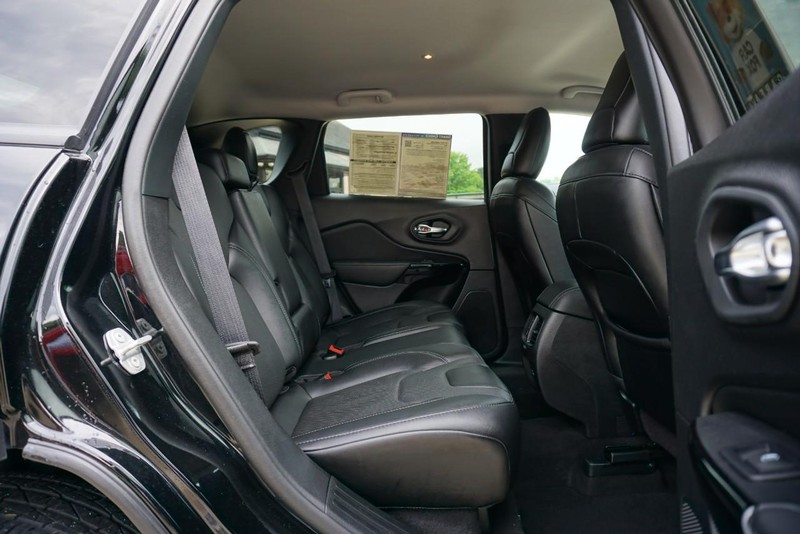 Jeep Cherokee Vehicle Full-screen Gallery Image 26
