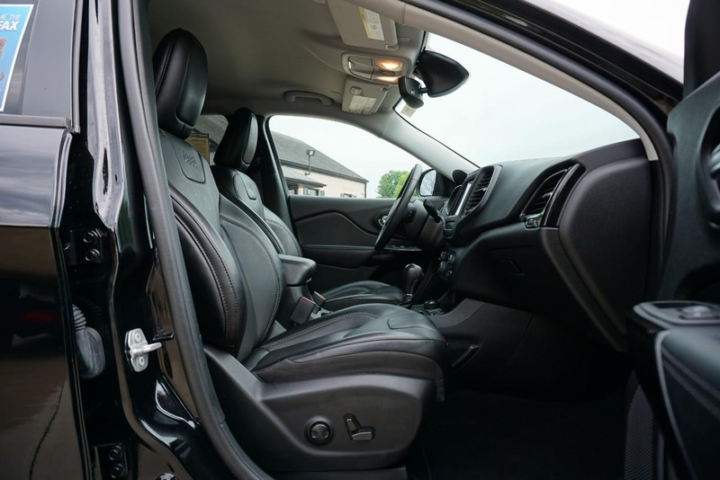 Jeep Cherokee Vehicle Full-screen Gallery Image 28