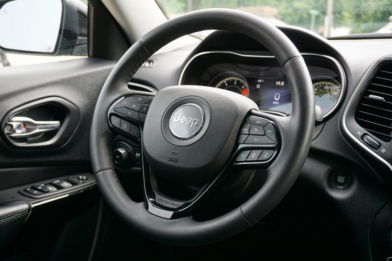 Jeep Cherokee Vehicle Full-screen Gallery Image 33