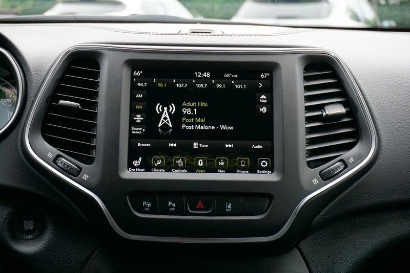 Jeep Cherokee Vehicle Full-screen Gallery Image 34