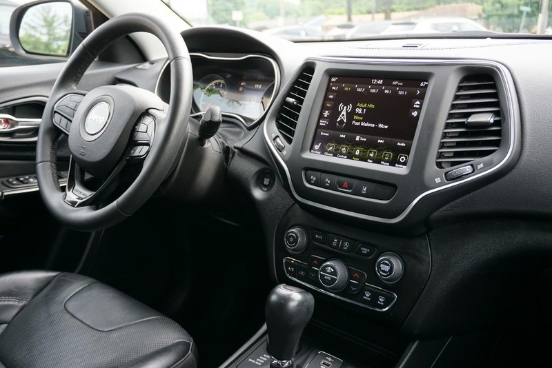 Jeep Cherokee Vehicle Full-screen Gallery Image 35