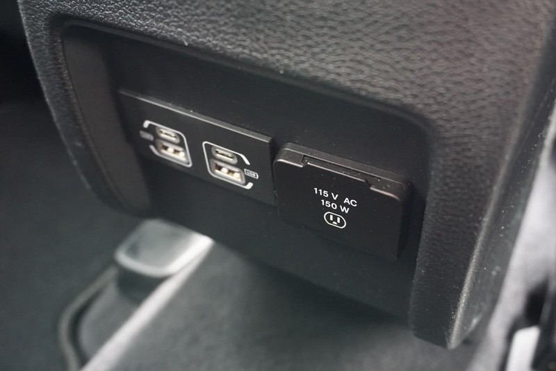 Jeep Cherokee Vehicle Full-screen Gallery Image 36
