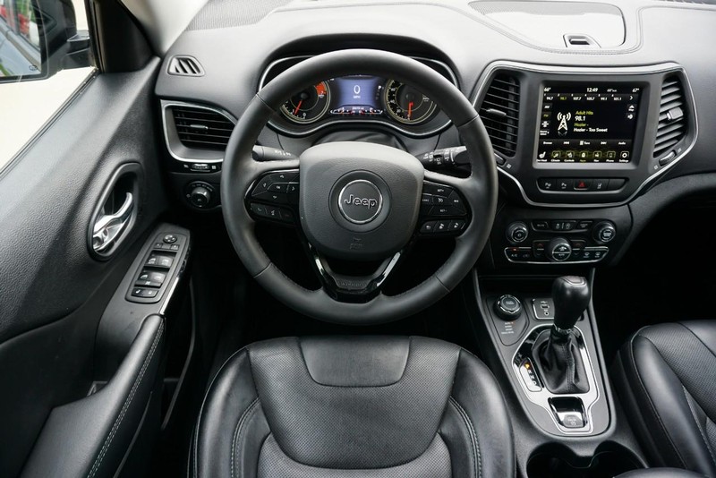 Jeep Cherokee Vehicle Full-screen Gallery Image 37