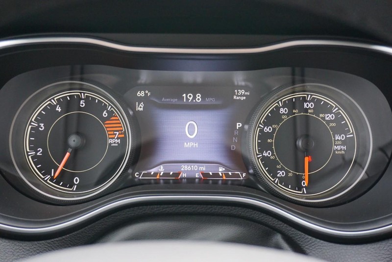 Jeep Cherokee Vehicle Full-screen Gallery Image 40