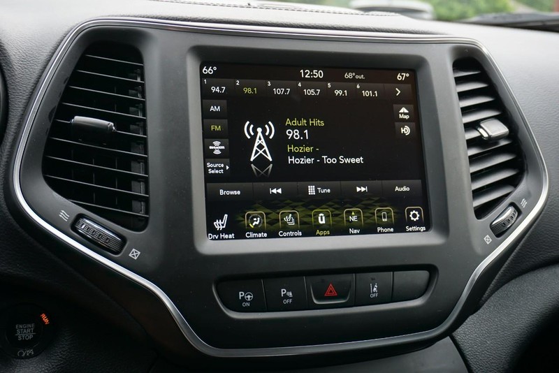 Jeep Cherokee Vehicle Full-screen Gallery Image 43