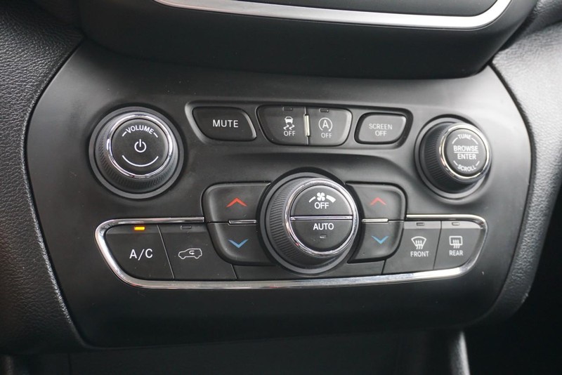 Jeep Cherokee Vehicle Full-screen Gallery Image 45