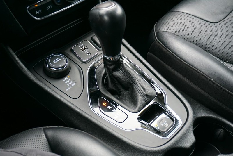 Jeep Cherokee Vehicle Full-screen Gallery Image 48
