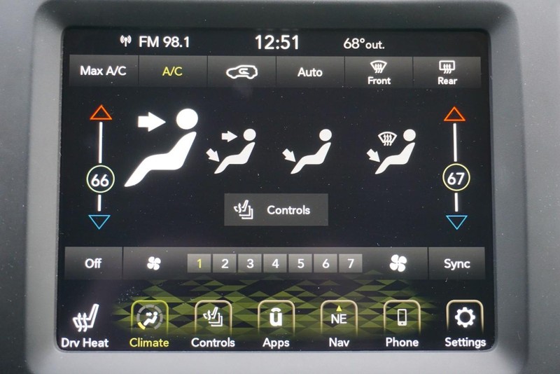 Jeep Cherokee Vehicle Full-screen Gallery Image 50