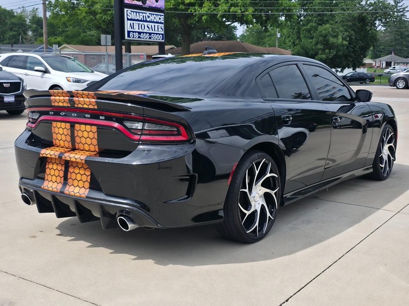 Dodge Charger Vehicle Full-screen Gallery Image 03