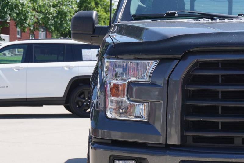 Ford F-150 Vehicle Full-screen Gallery Image 09