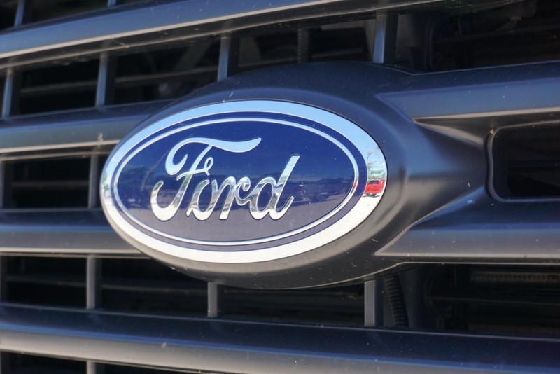 Ford F-150 Vehicle Full-screen Gallery Image 11
