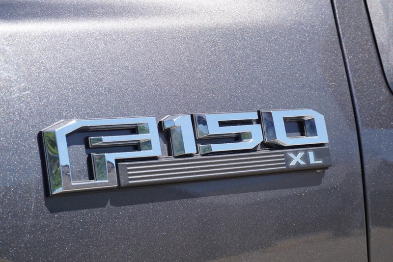 Ford F-150 Vehicle Full-screen Gallery Image 12